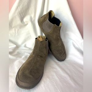 Men’s suede slip-on aro shoe
